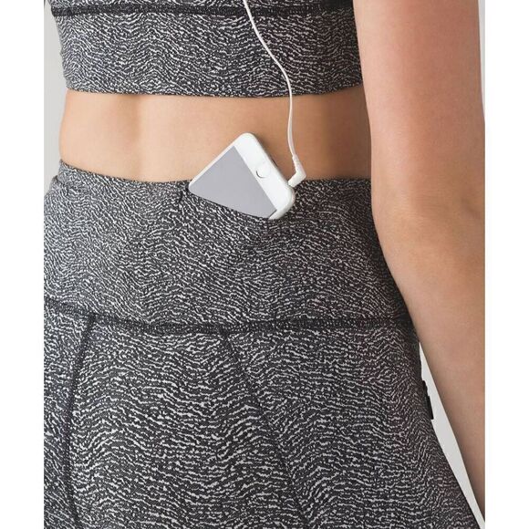 Lululemon Run It Out Tight Power Luxtreme Ripple Jacquard Black White Size 4 D7 - Picture 8 of 15